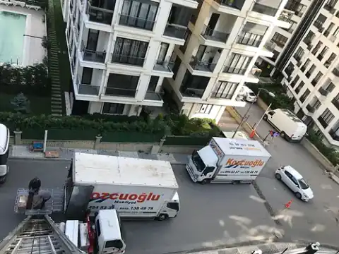 Dış asansörlü gece sevkiyat operasyonu