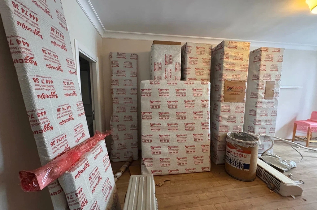 Bakırköy ofis taşıma ekibi kurumsal eşyaları güvenli şekilde paketleyerek taşıma işlemi yapıyor